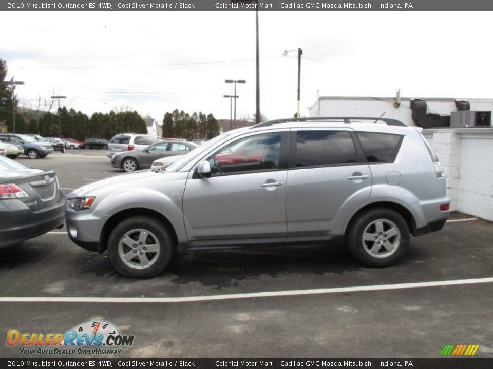 2010 Mitsubishi Outlander ES 4WD Cool Silver Metallic / Black Photo #2