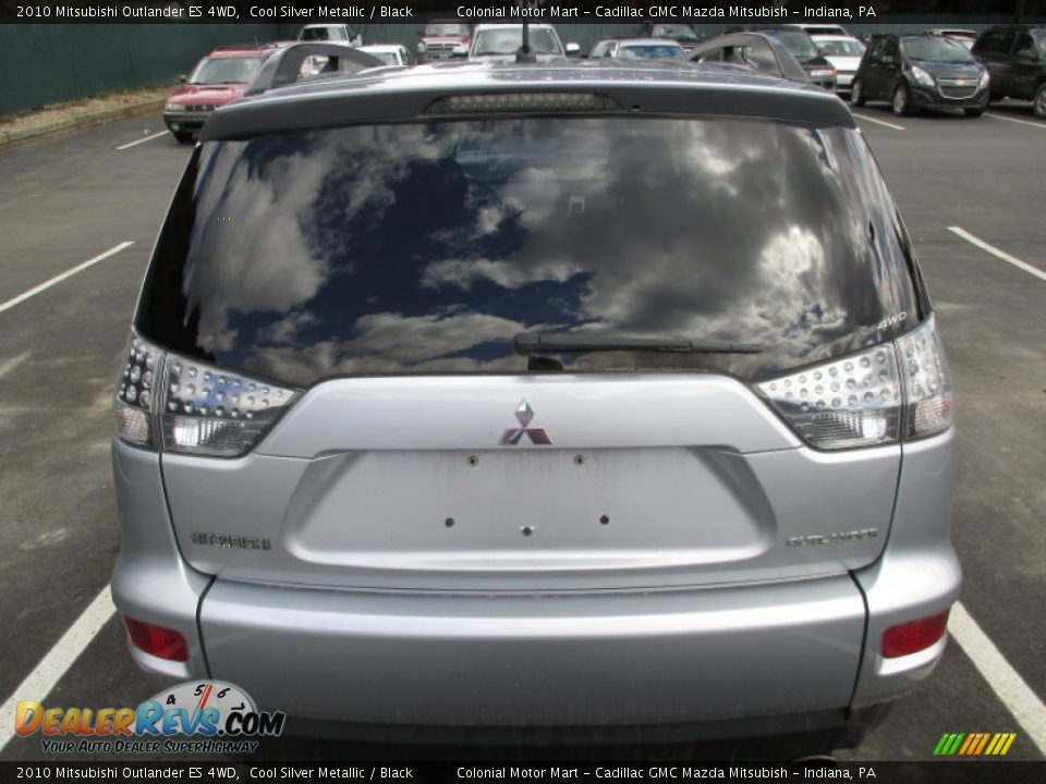 2010 Mitsubishi Outlander ES 4WD Cool Silver Metallic / Black Photo #4