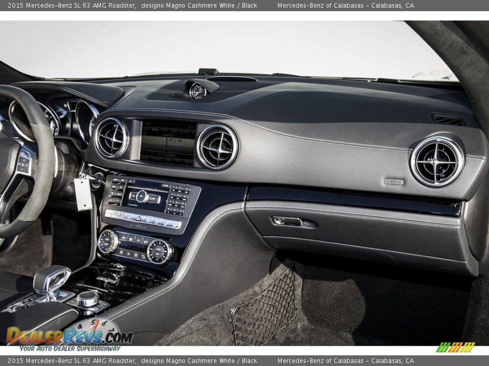 Dashboard of 2015 Mercedes-Benz SL 63 AMG Roadster Photo #8