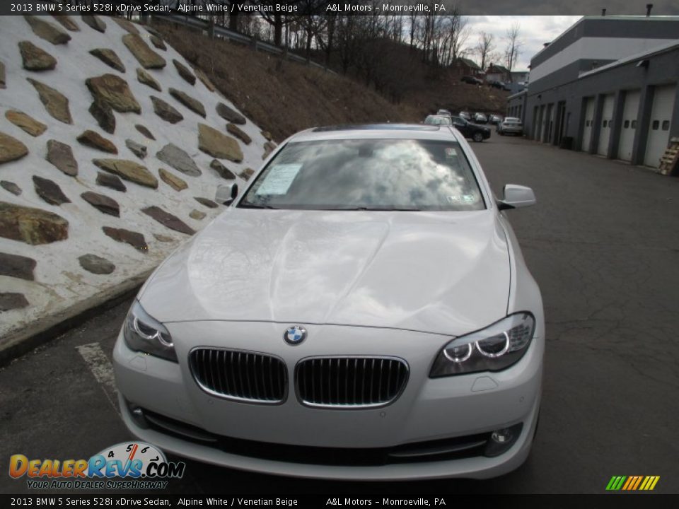 2013 BMW 5 Series 528i xDrive Sedan Alpine White / Venetian Beige Photo #8