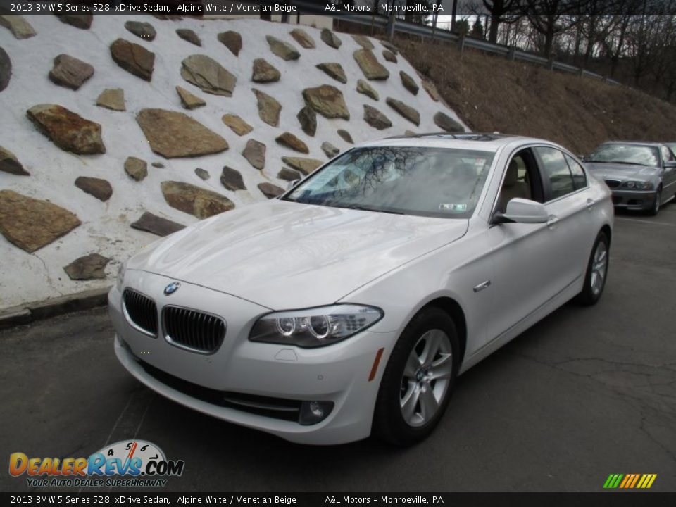 2013 BMW 5 Series 528i xDrive Sedan Alpine White / Venetian Beige Photo #9