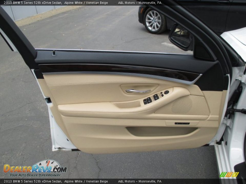 2013 BMW 5 Series 528i xDrive Sedan Alpine White / Venetian Beige Photo #10