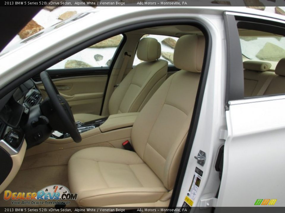 2013 BMW 5 Series 528i xDrive Sedan Alpine White / Venetian Beige Photo #12