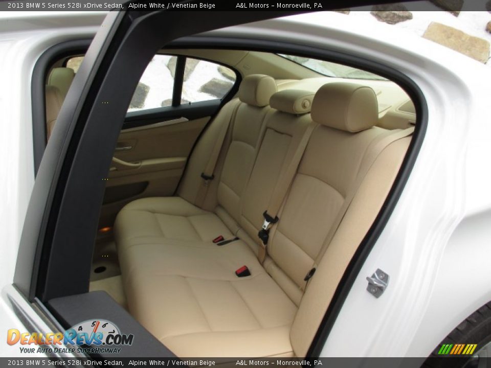 2013 BMW 5 Series 528i xDrive Sedan Alpine White / Venetian Beige Photo #13