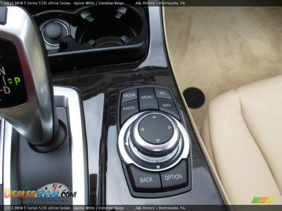 2013 BMW 5 Series 528i xDrive Sedan Alpine White / Venetian Beige Photo #17