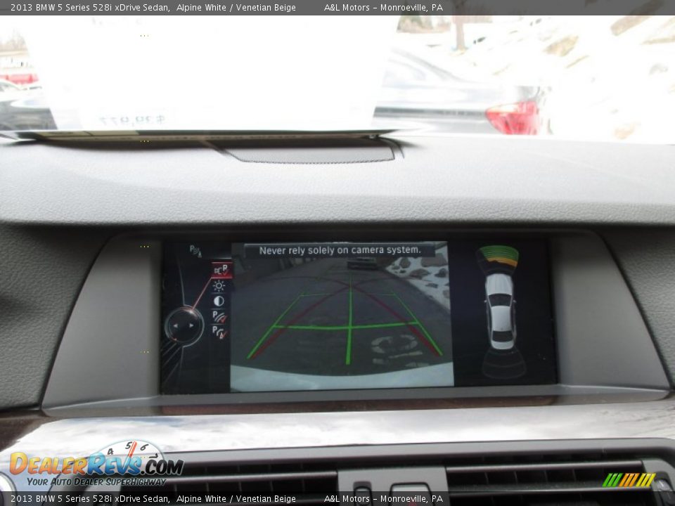 2013 BMW 5 Series 528i xDrive Sedan Alpine White / Venetian Beige Photo #18