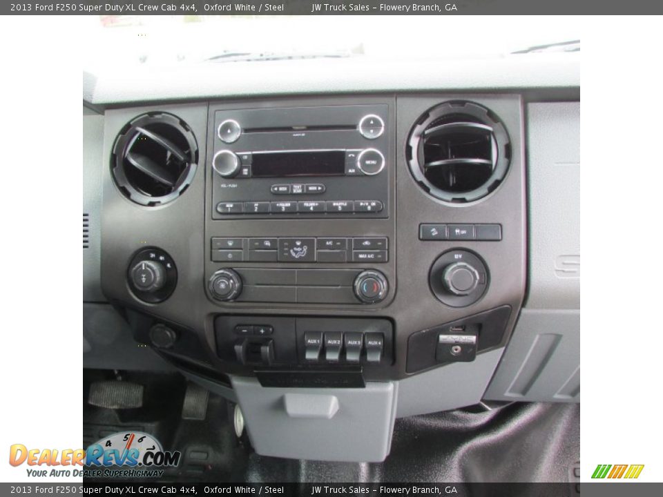 2013 Ford F250 Super Duty XL Crew Cab 4x4 Oxford White / Steel Photo #23