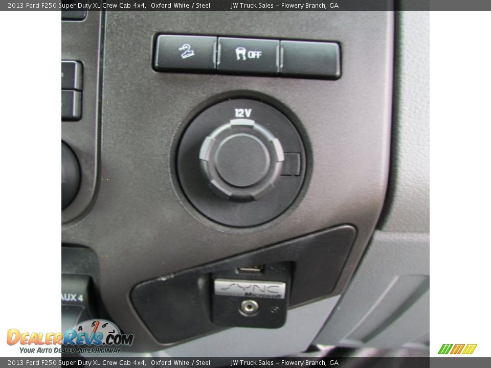 2013 Ford F250 Super Duty XL Crew Cab 4x4 Oxford White / Steel Photo #26