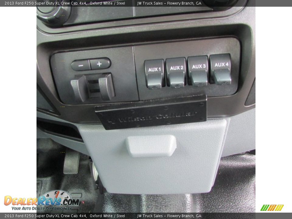 2013 Ford F250 Super Duty XL Crew Cab 4x4 Oxford White / Steel Photo #27
