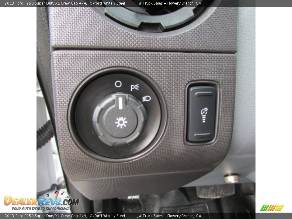 2013 Ford F250 Super Duty XL Crew Cab 4x4 Oxford White / Steel Photo #36