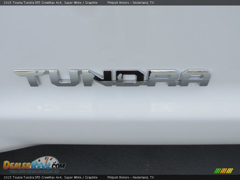 2015 Toyota Tundra SR5 CrewMax 4x4 Super White / Graphite Photo #14