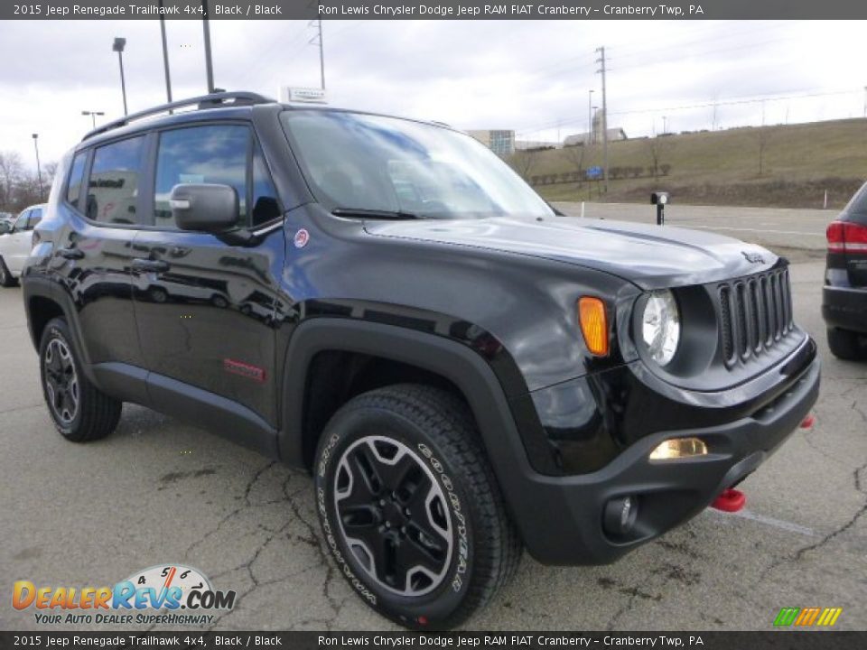 Front 3/4 View of 2015 Jeep Renegade Trailhawk 4x4 Photo #9