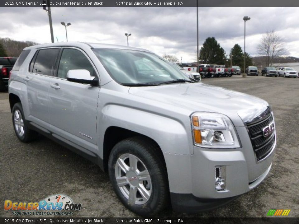 Front 3/4 View of 2015 GMC Terrain SLE Photo #8