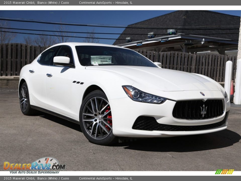 Front 3/4 View of 2015 Maserati Ghibli  Photo #1