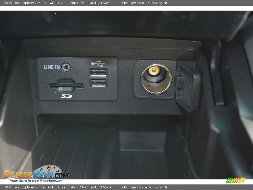 2015 Ford Explorer Limited 4WD Tuxedo Black / Medium Light Stone Photo #19