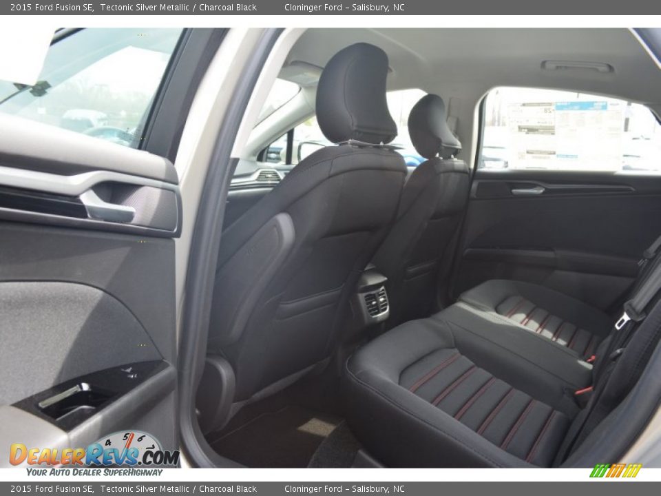 2015 Ford Fusion SE Tectonic Silver Metallic / Charcoal Black Photo #10