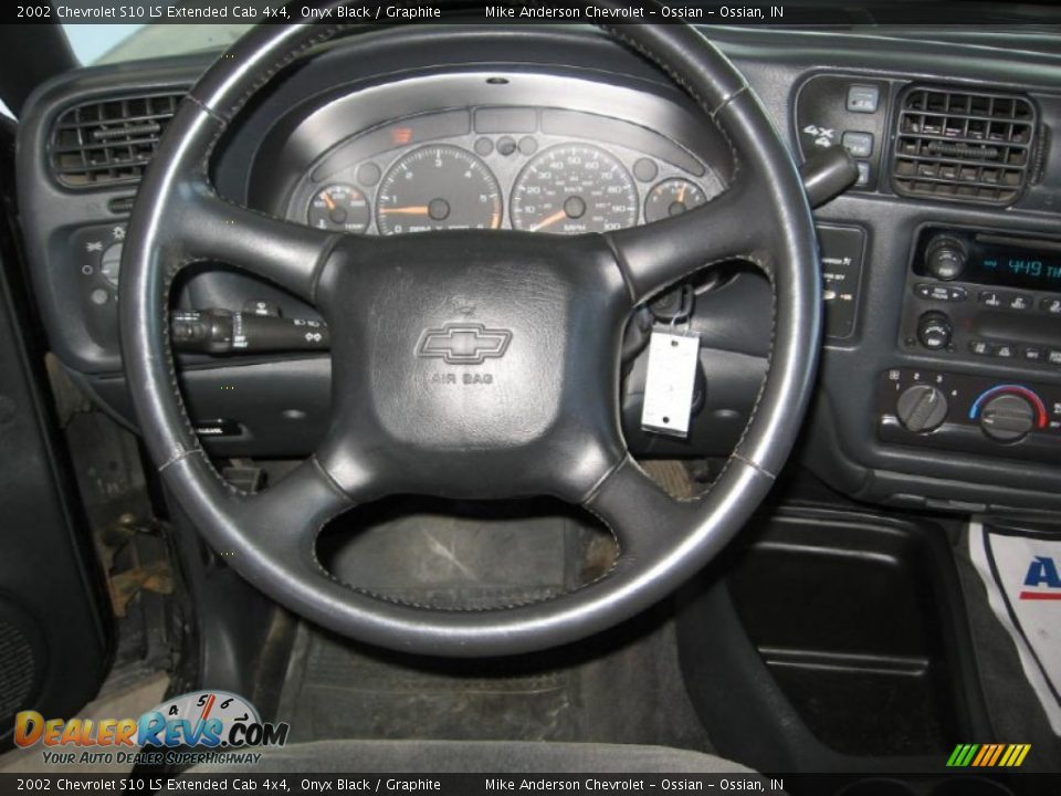 2002 Chevrolet S10 LS Extended Cab 4x4 Onyx Black / Graphite Photo #4