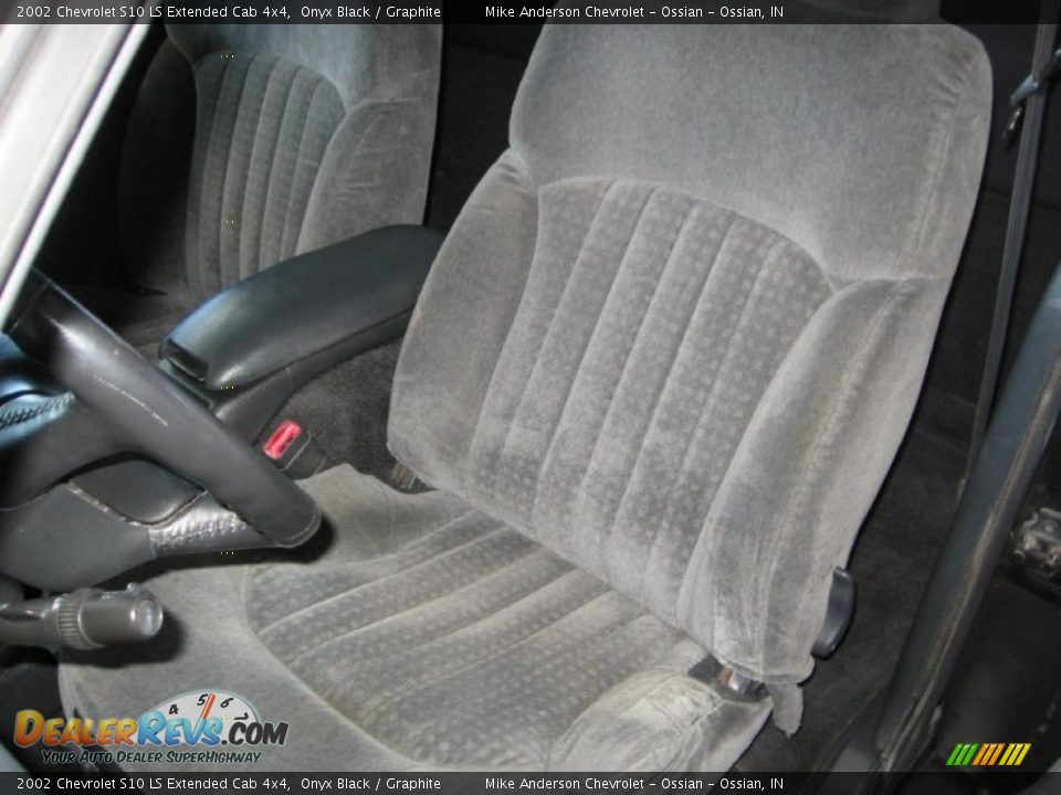 2002 Chevrolet S10 LS Extended Cab 4x4 Onyx Black / Graphite Photo #8