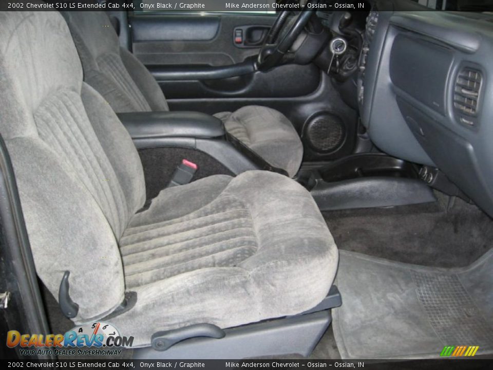 2002 Chevrolet S10 LS Extended Cab 4x4 Onyx Black / Graphite Photo #11