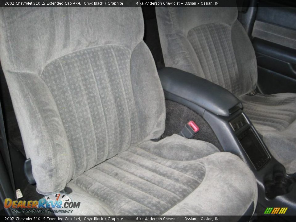 2002 Chevrolet S10 LS Extended Cab 4x4 Onyx Black / Graphite Photo #13