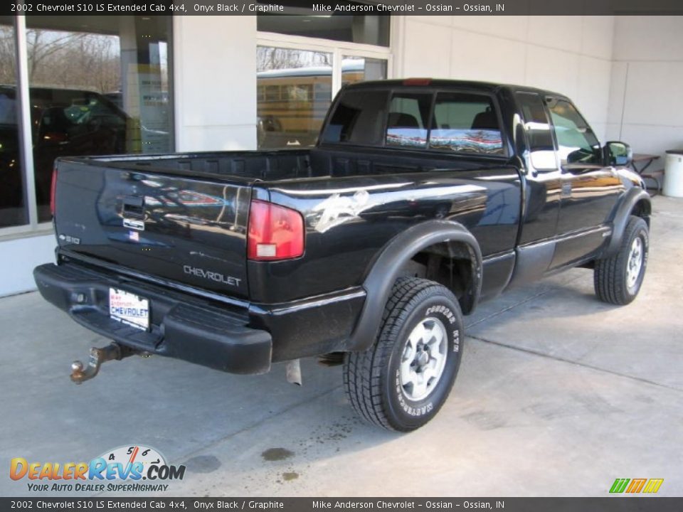 2002 Chevrolet S10 LS Extended Cab 4x4 Onyx Black / Graphite Photo #16