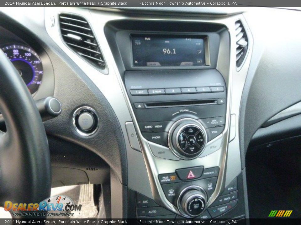 Controls of 2014 Hyundai Azera Sedan Photo #3