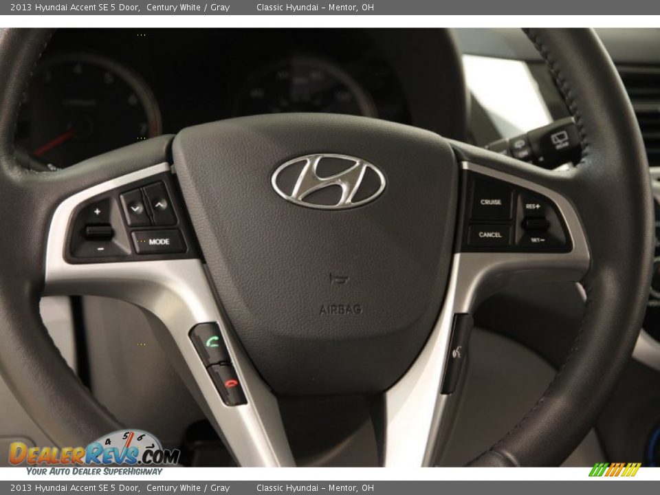 2013 Hyundai Accent SE 5 Door Century White / Gray Photo #6