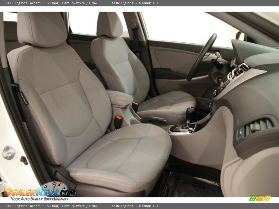 2013 Hyundai Accent SE 5 Door Century White / Gray Photo #10
