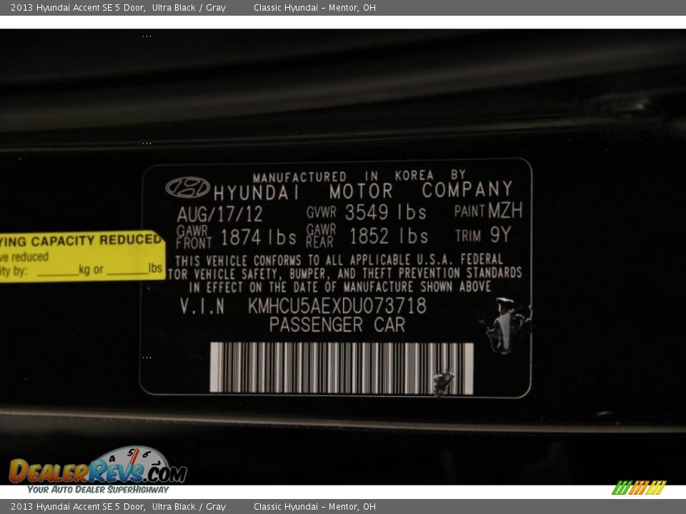 2013 Hyundai Accent SE 5 Door Ultra Black / Gray Photo #14