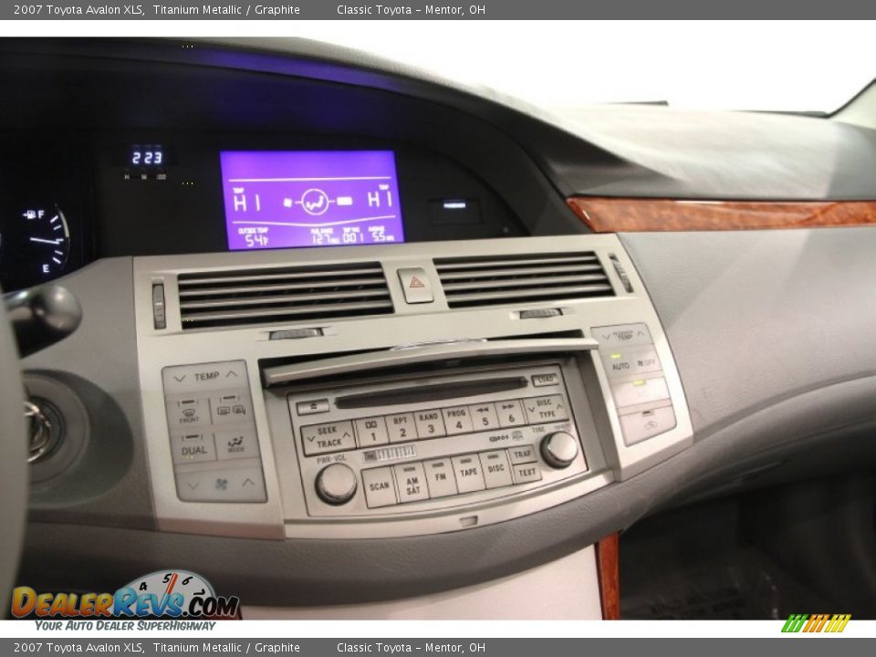 Controls of 2007 Toyota Avalon XLS Photo #9