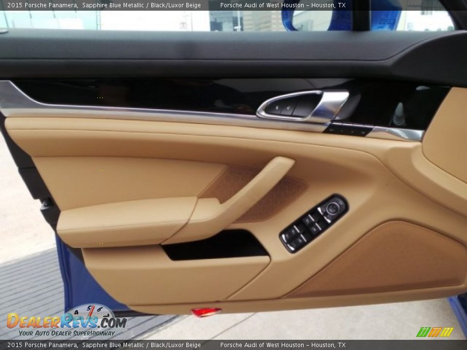 Door Panel of 2015 Porsche Panamera  Photo #10