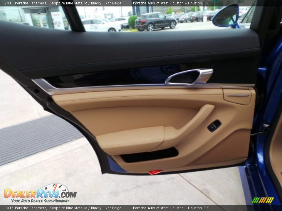 Door Panel of 2015 Porsche Panamera  Photo #23