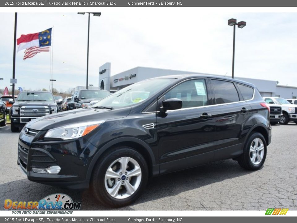 Front 3/4 View of 2015 Ford Escape SE Photo #3