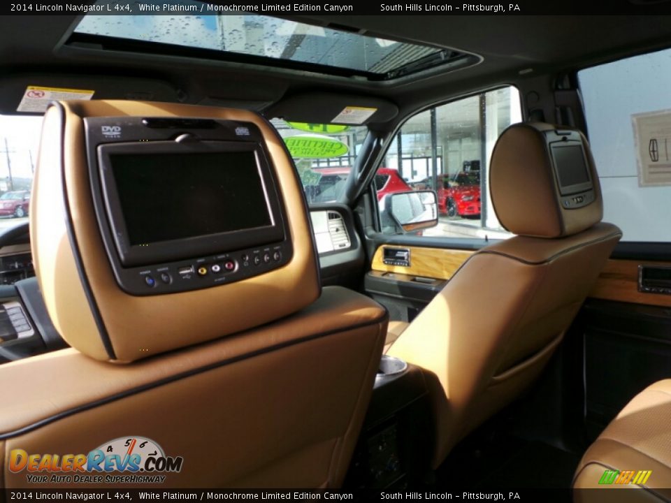 Entertainment System of 2014 Lincoln Navigator L 4x4 Photo #17