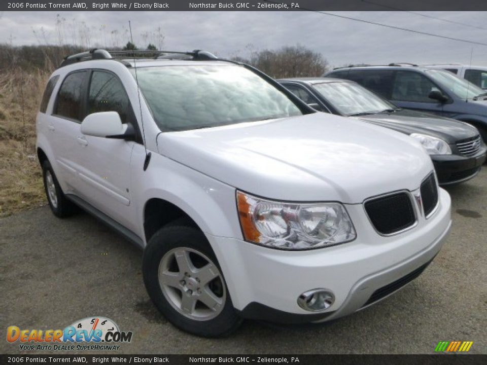Front 3/4 View of 2006 Pontiac Torrent AWD Photo #10