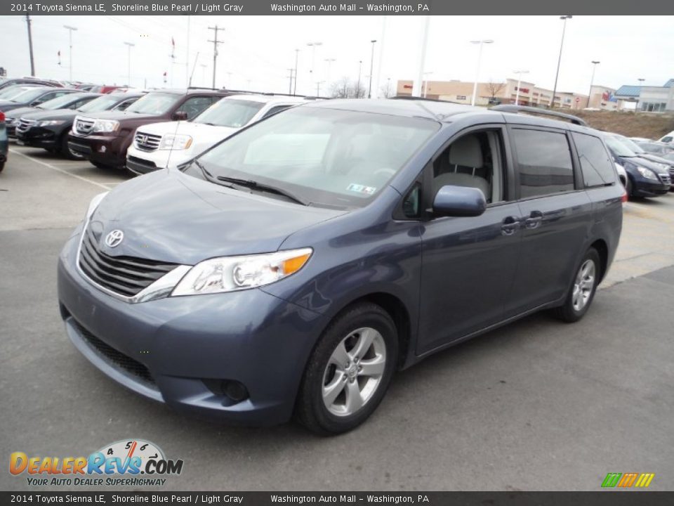 Front 3/4 View of 2014 Toyota Sienna LE Photo #5