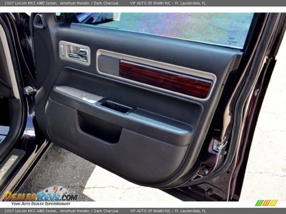 Door Panel of 2007 Lincoln MKZ AWD Sedan Photo #10