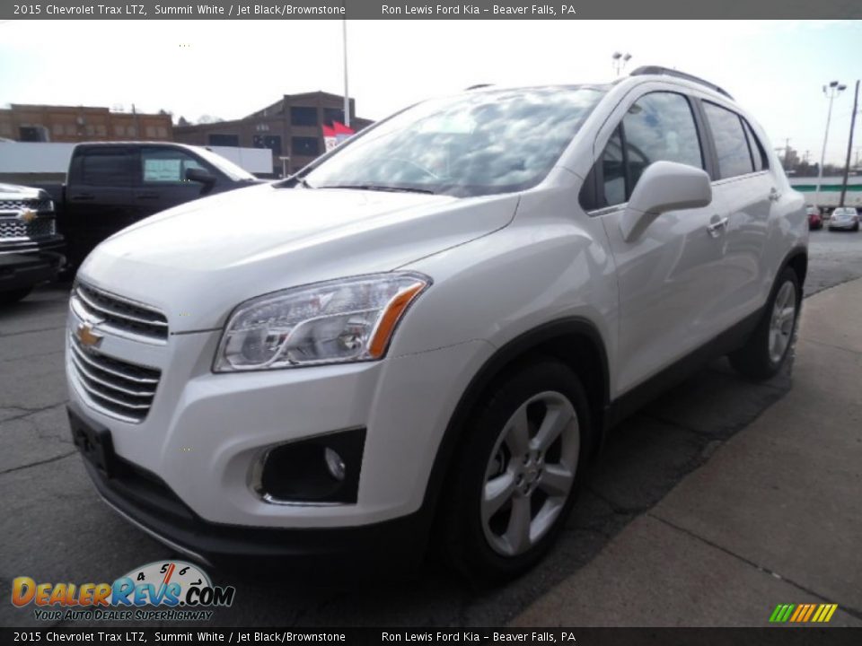 Front 3/4 View of 2015 Chevrolet Trax LTZ Photo #8
