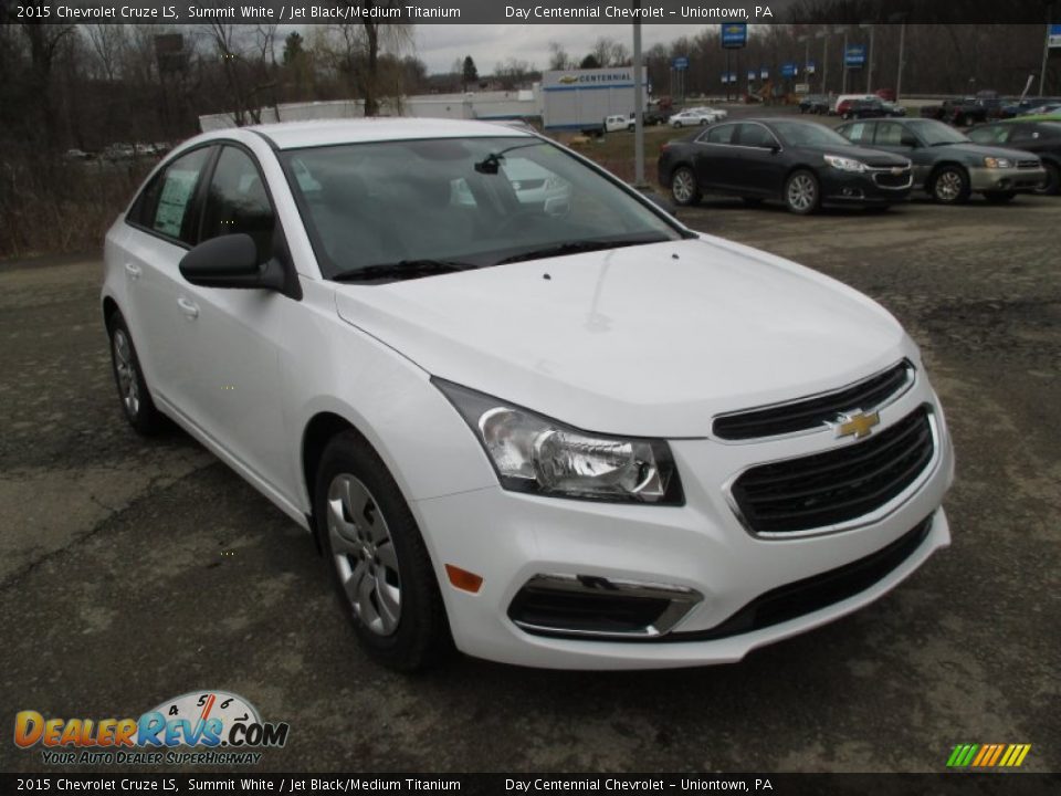 Front 3/4 View of 2015 Chevrolet Cruze LS Photo #9