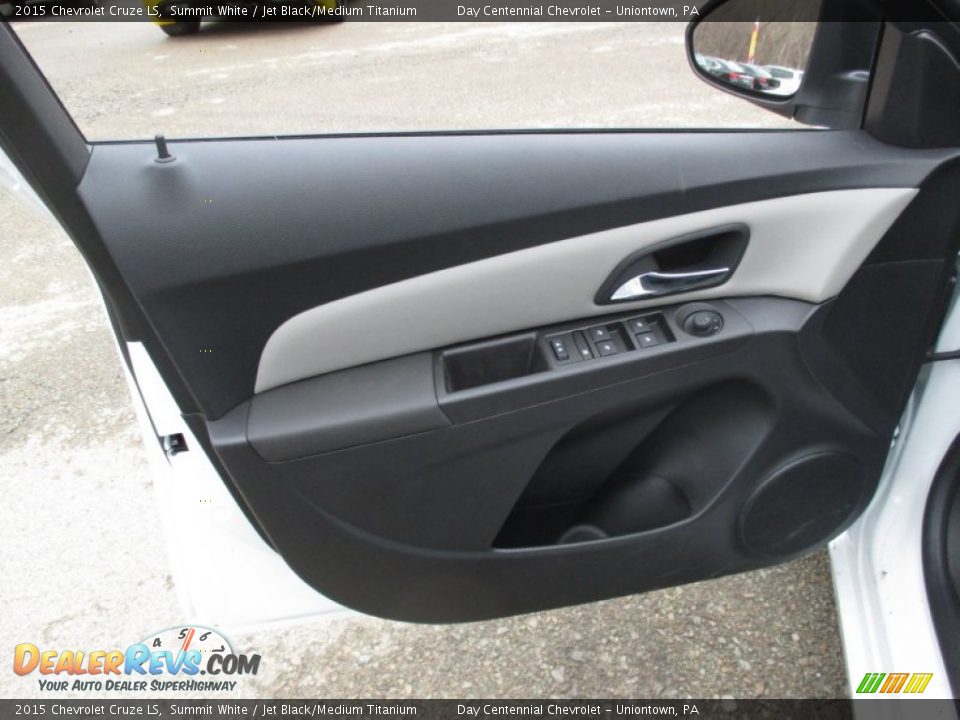 Door Panel of 2015 Chevrolet Cruze LS Photo #12