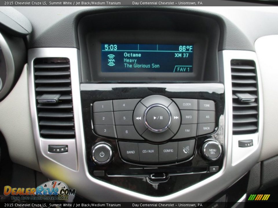 Controls of 2015 Chevrolet Cruze LS Photo #17
