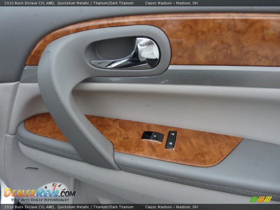 Door Panel of 2010 Buick Enclave CXL AWD Photo #12