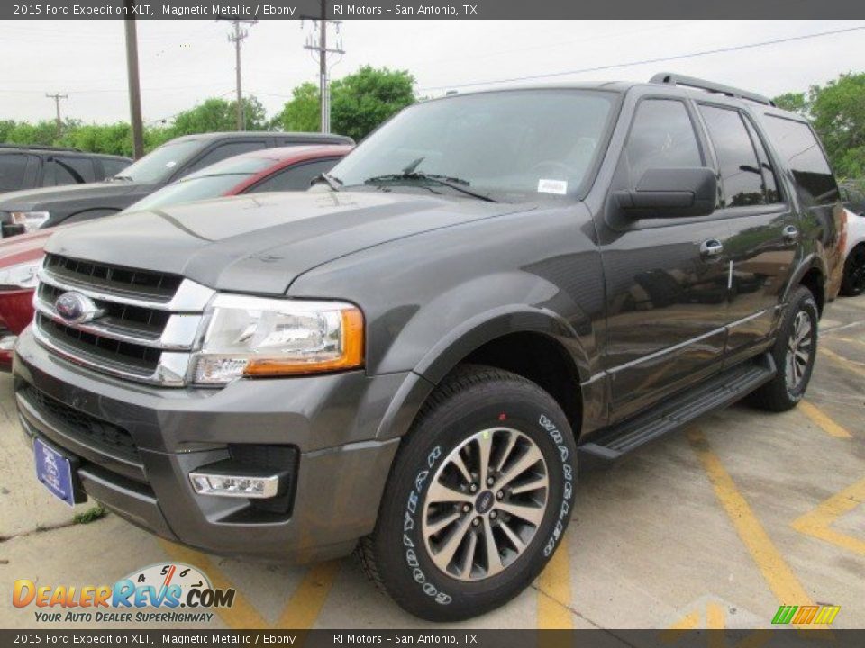 Front 3/4 View of 2015 Ford Expedition XLT Photo #4