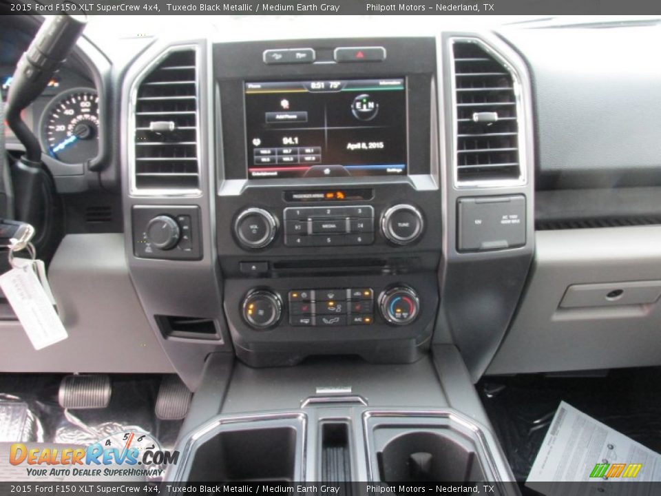 2015 Ford F150 XLT SuperCrew 4x4 Tuxedo Black Metallic / Medium Earth Gray Photo #28