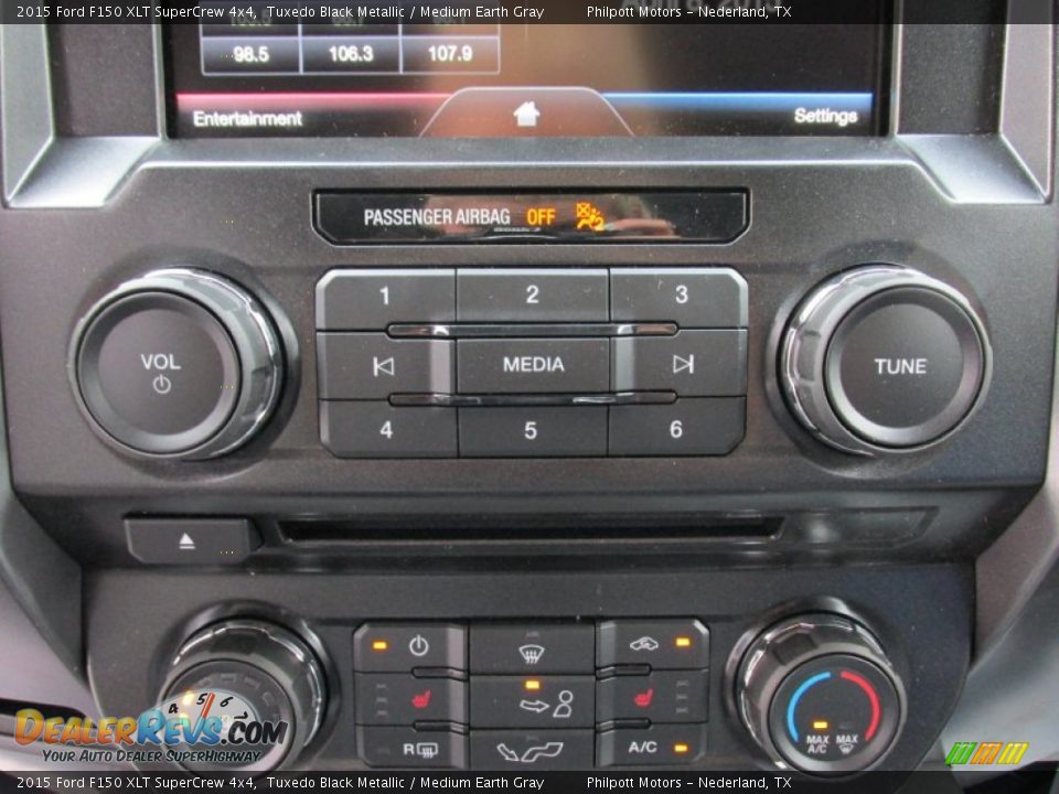 2015 Ford F150 XLT SuperCrew 4x4 Tuxedo Black Metallic / Medium Earth Gray Photo #30