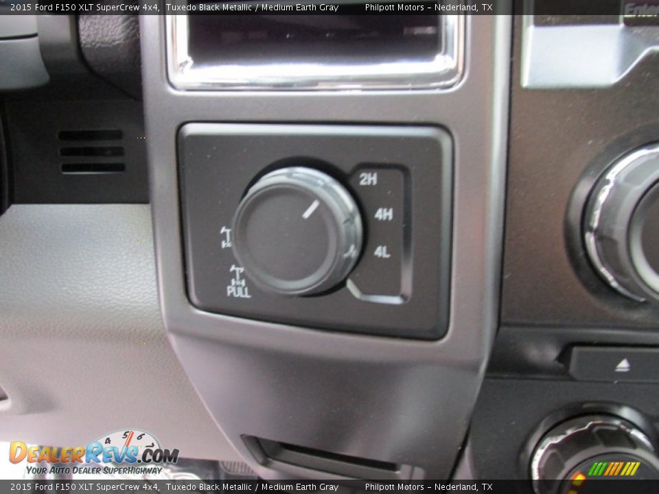 2015 Ford F150 XLT SuperCrew 4x4 Tuxedo Black Metallic / Medium Earth Gray Photo #32
