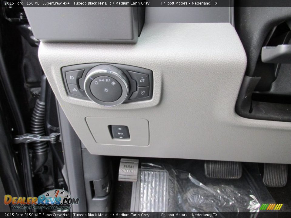 2015 Ford F150 XLT SuperCrew 4x4 Tuxedo Black Metallic / Medium Earth Gray Photo #35