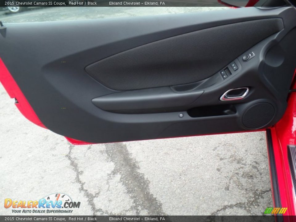 Door Panel of 2015 Chevrolet Camaro SS Coupe Photo #13