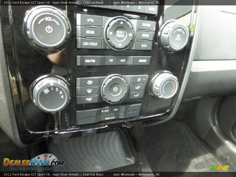 2011 Ford Escape XLT Sport V6 Ingot Silver Metallic / Charcoal Black Photo #18