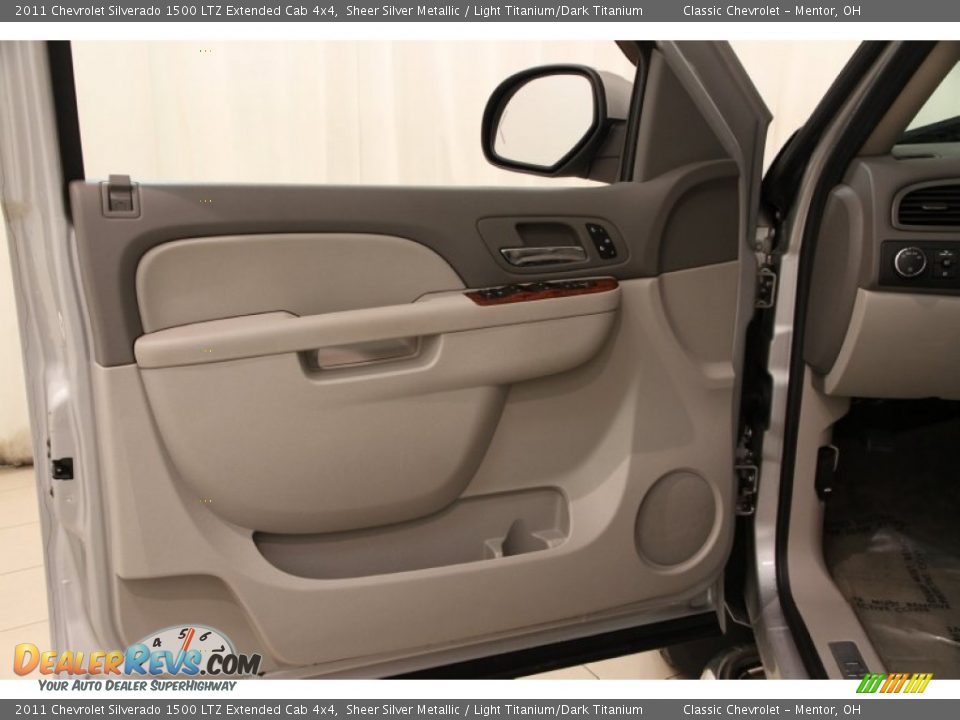 2011 Chevrolet Silverado 1500 LTZ Extended Cab 4x4 Sheer Silver Metallic / Light Titanium/Dark Titanium Photo #4